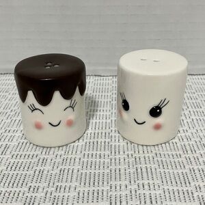 Marshmallow salt and pepper shakers